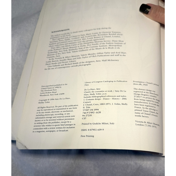 Chanel Couturiere At Work By De Amy La Haye & Tobin Shelley Soft Cover 1st Print - Picture 10 of 11